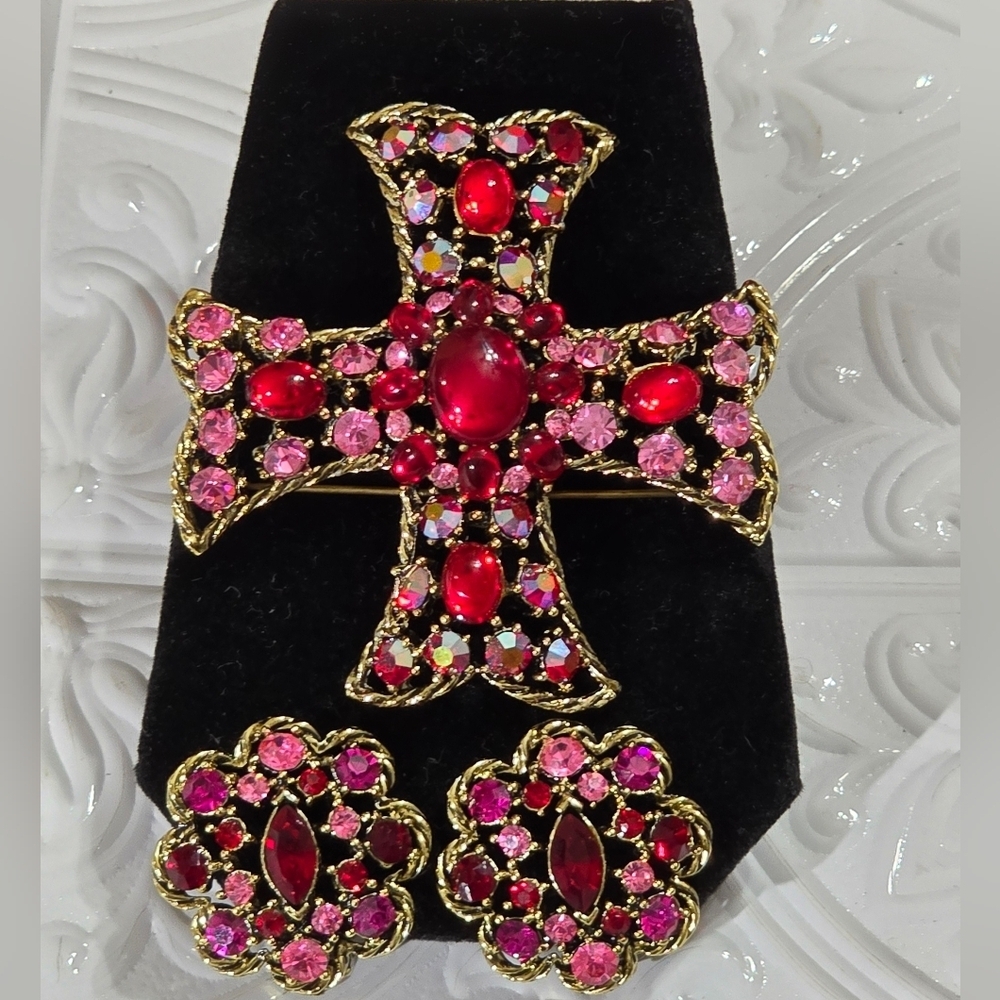 Vintage Weiss Pink Red Rhinestones Maltese Cross Brooch & Clip-on Earrings Set